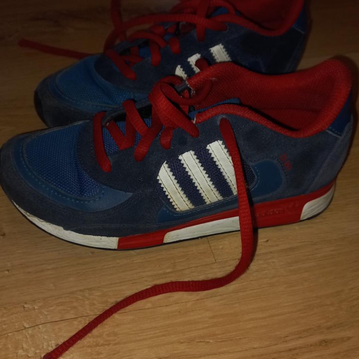 Кроссовки Adidas