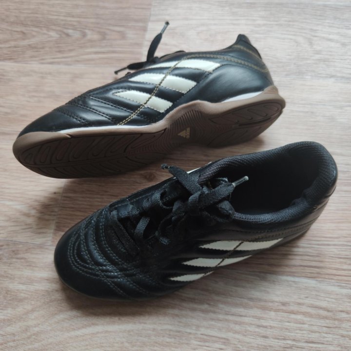 Кроссовки Adidas