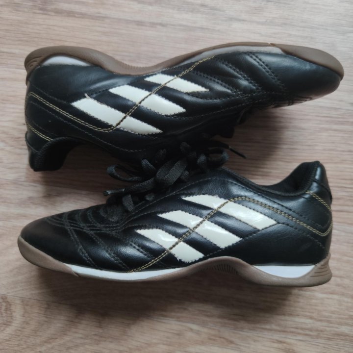 Кроссовки Adidas