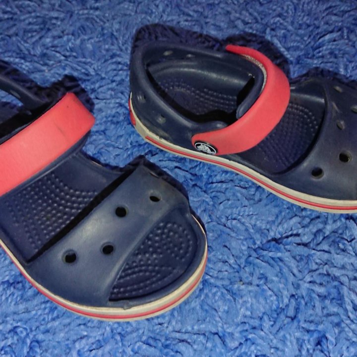 Сандалии Crocs