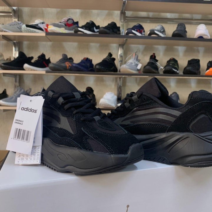 Кроссовки Adidas yeezy 700