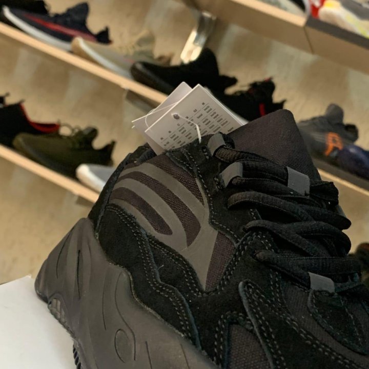 Кроссовки Adidas yeezy 700