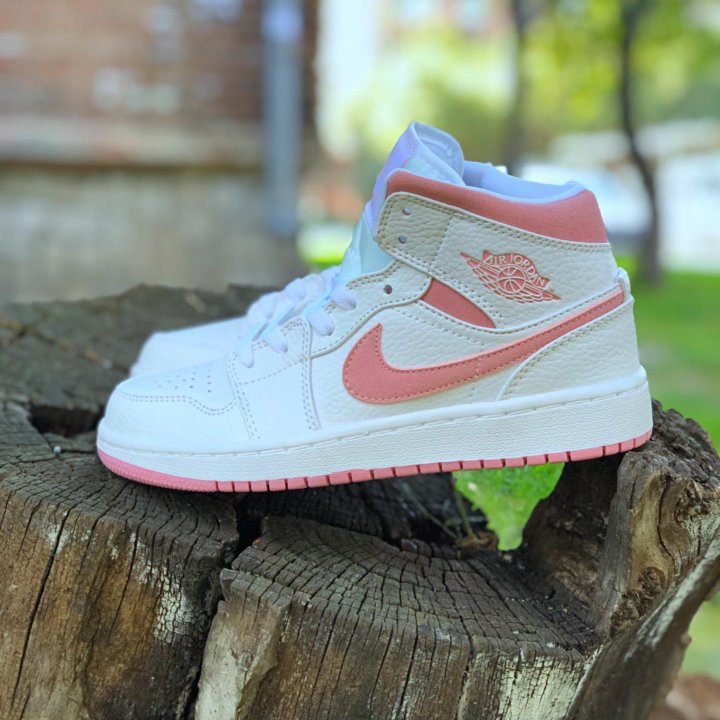 Кроссовки Nike Air Jordan 1