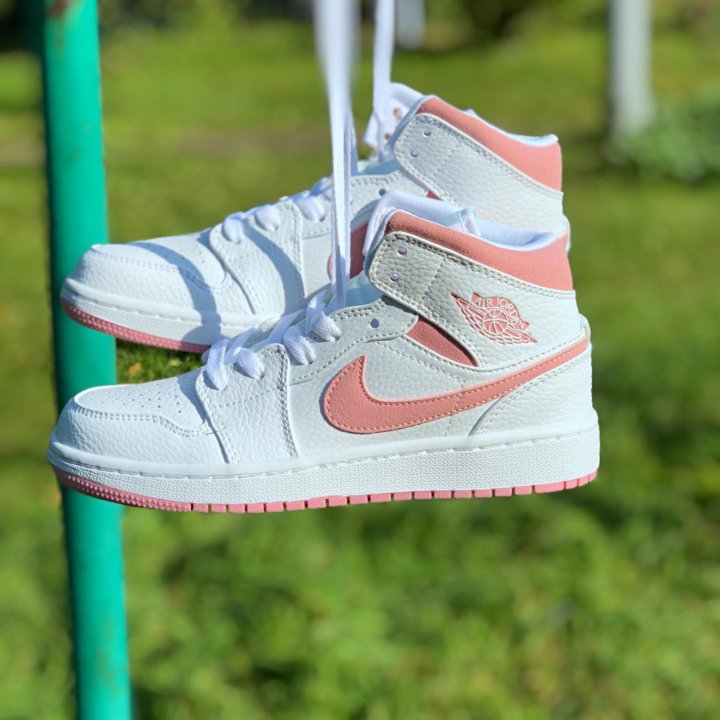 Кроссовки Nike Air Jordan 1