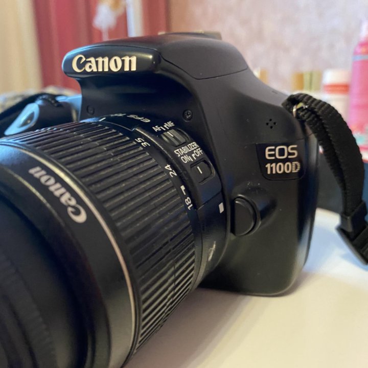 Зеркальный фотоаппарат Canon EOS 1100D Kit