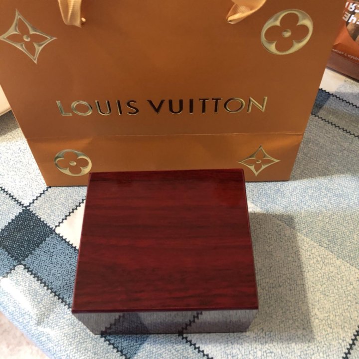 Часы женские,,Louis Vuitton,,керамика