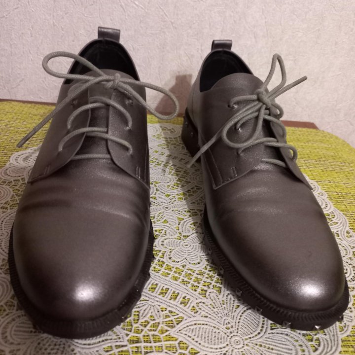 Ботинки жен. 38р.