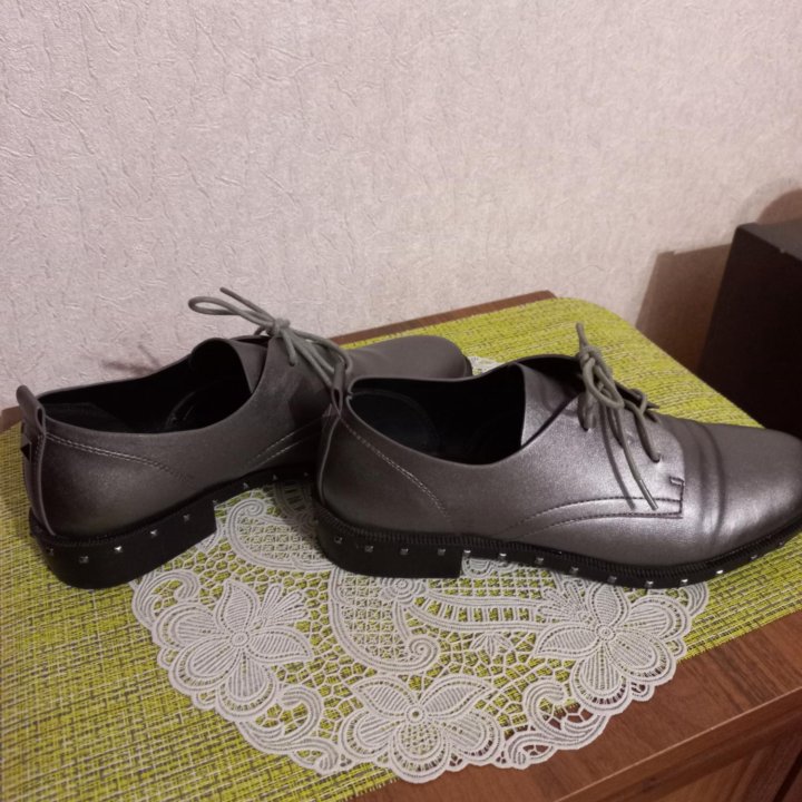 Ботинки жен. 38р.