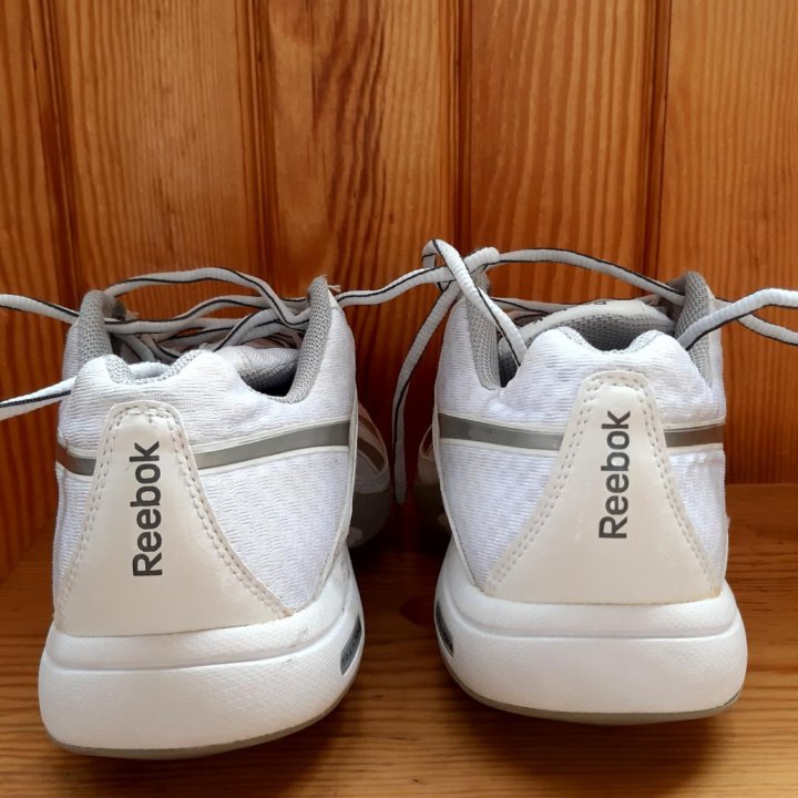 Продам кроссовки Reebok