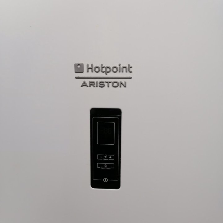 Холодильник Hotpoint-Ariston