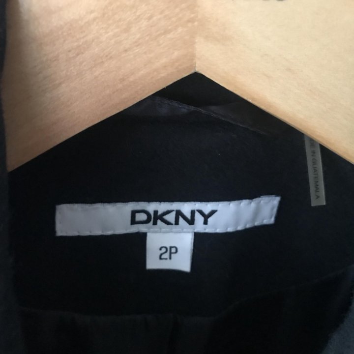 Пальто новое женское DKNY