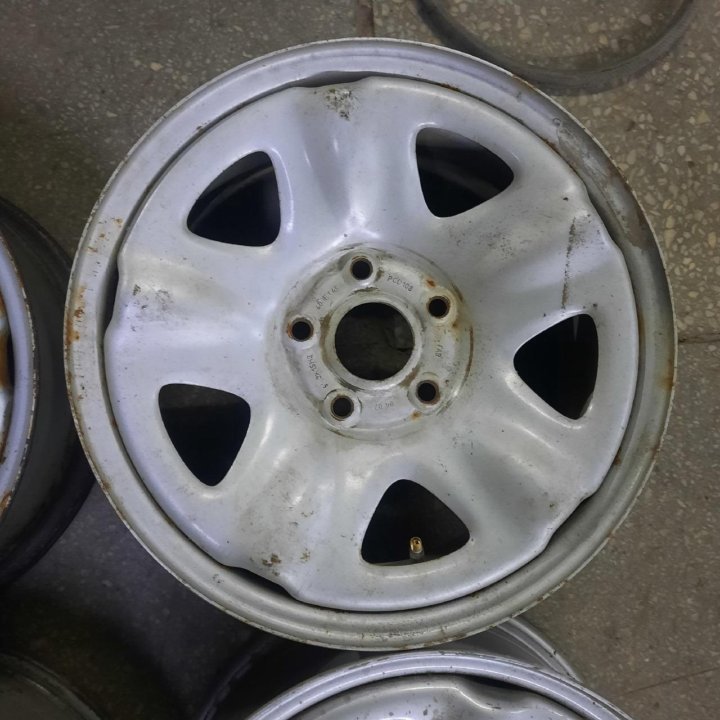 Штамповки R15 5x108 (№1680)