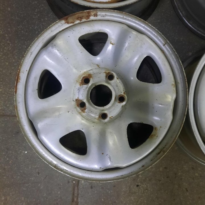 Штамповки R15 5x108 (№1680)