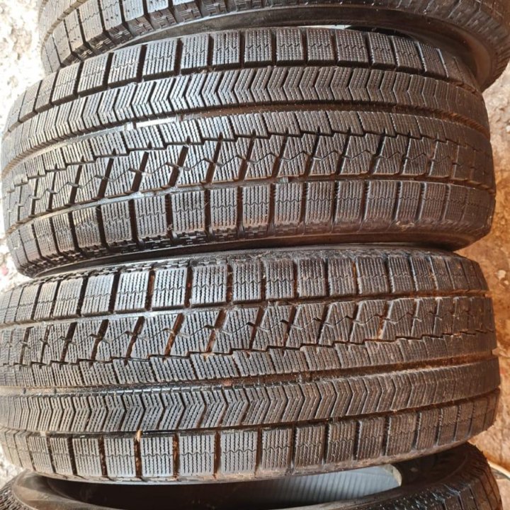 Шины зима липучка Bridgestone VRX 205-55R16 4-2-1ш