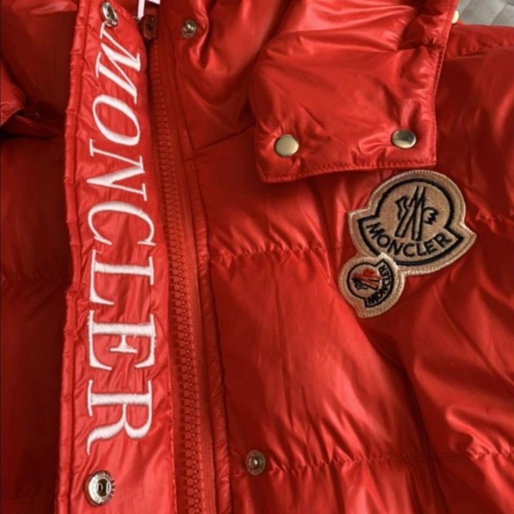 Пуховик Moncler