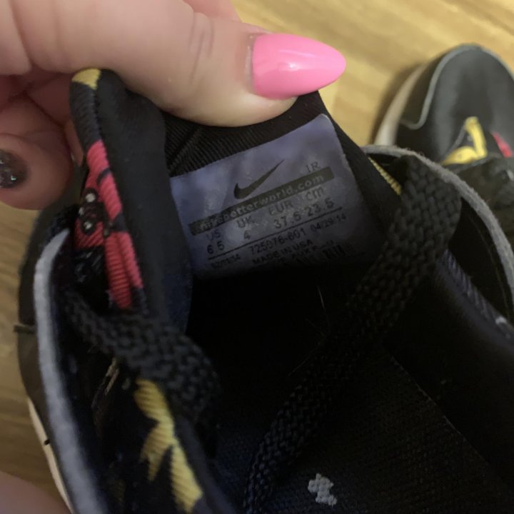 Кроссовки Nike