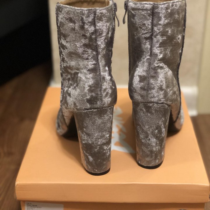 Бархатные ботильоны (новые)