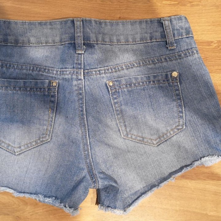 Джинсовые шорты