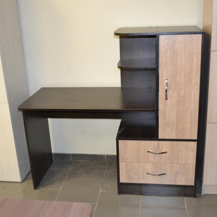 Стол письменный