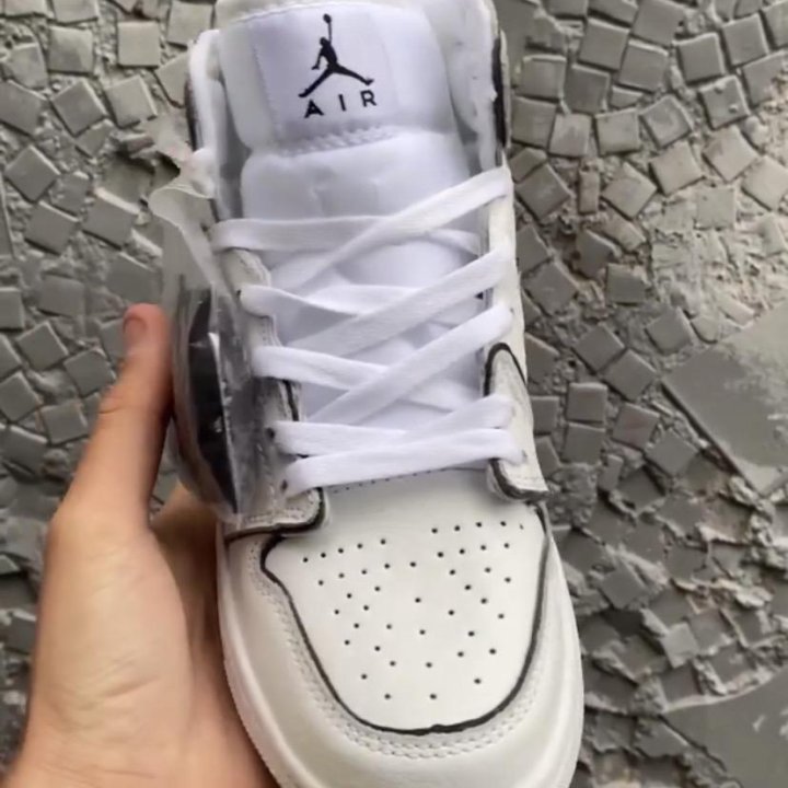 Кроссовки Nike Air Jordan 1