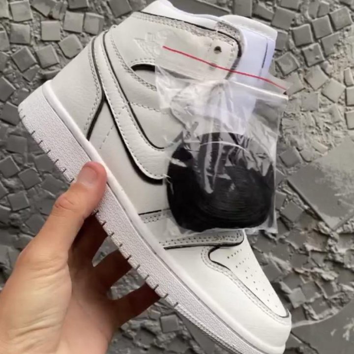 Кроссовки Nike Air Jordan 1