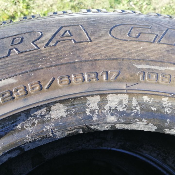 Шины 235/65/17 Goodyear Ultra grip 500