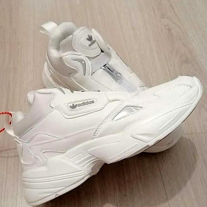 Кроссовки Adidas Falcon