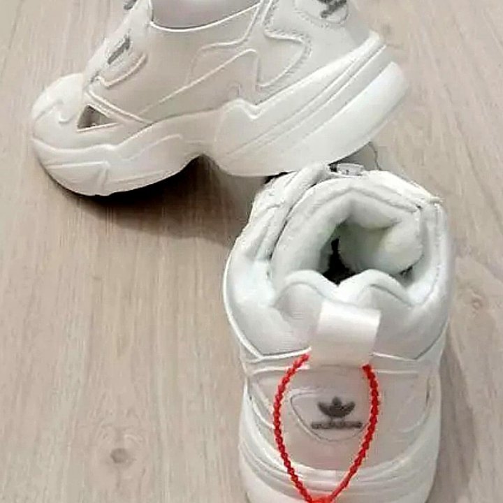 Кроссовки Adidas Falcon