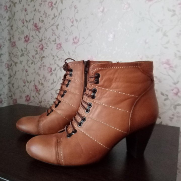Ботинки размер 38