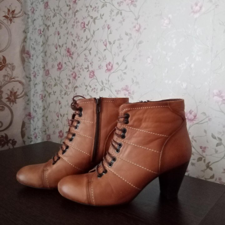 Ботинки размер 38