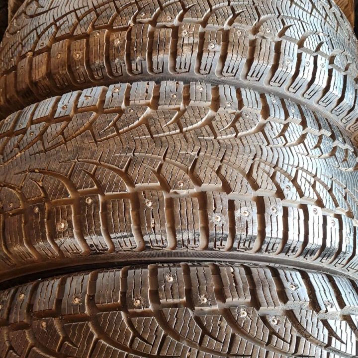 Шины зима шипы б-у Pirelli 255-60R18 4-2шт подбор