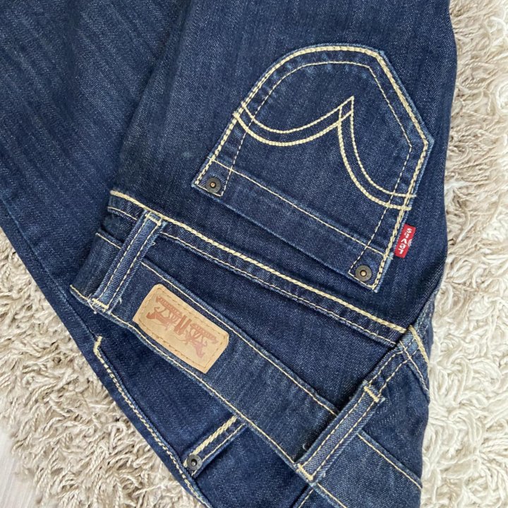 Джинсы Levi’s