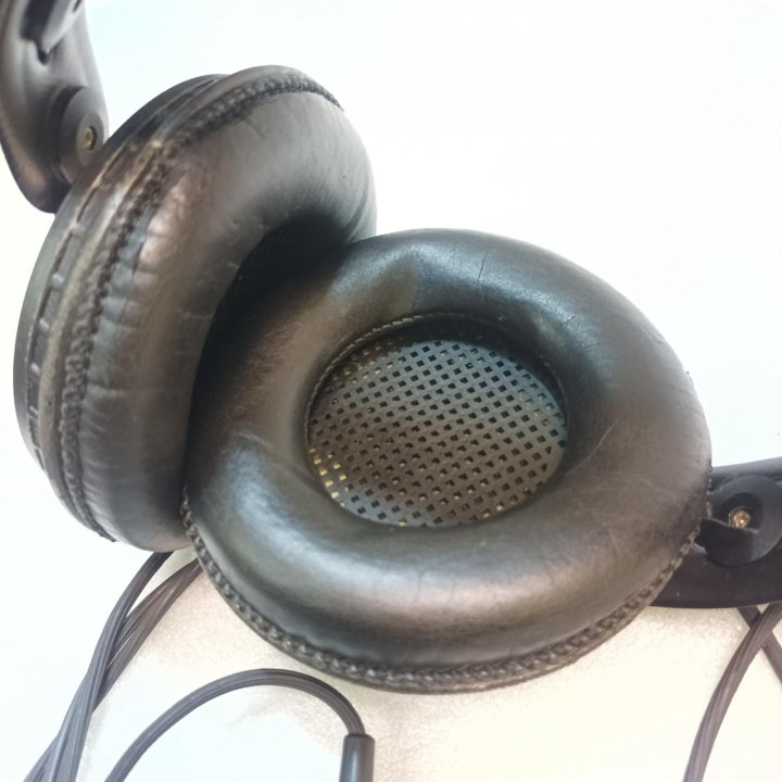 Студийные наушники AKG K240 Austria