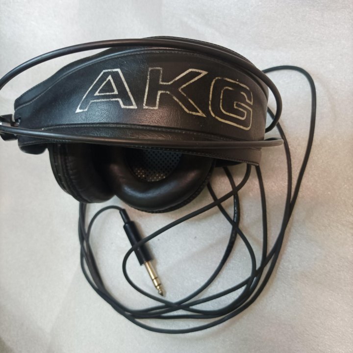 Студийные наушники AKG K240 Austria