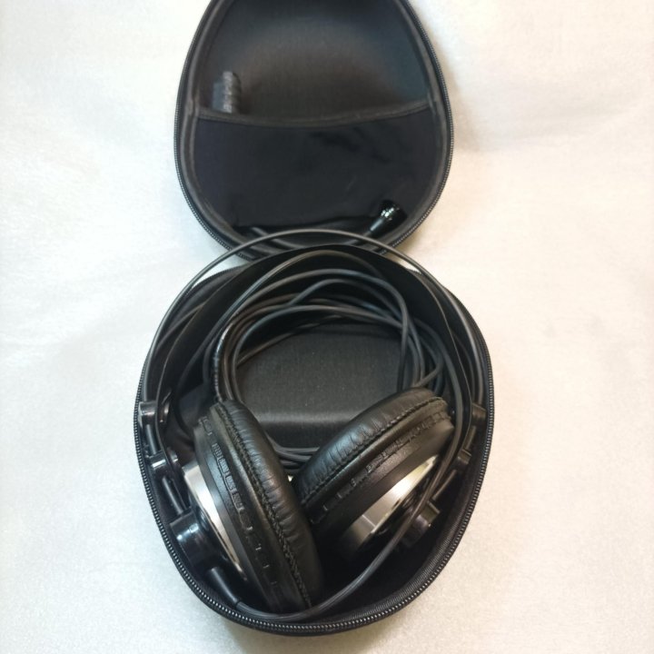 Студийные наушники AKG K240 Austria