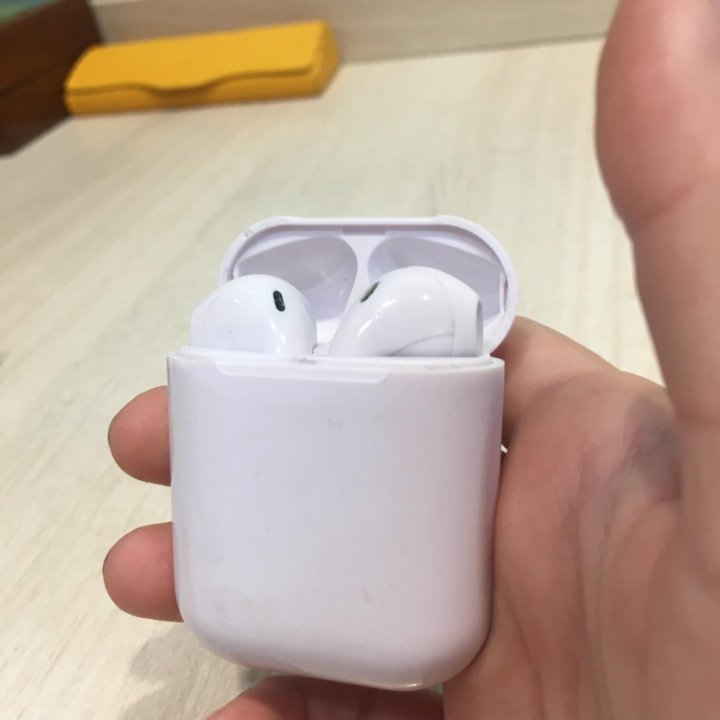 AirPods