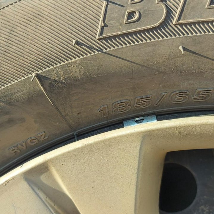 Bridgestone Blizzak Revo GZ 185/65/14. 2шт.