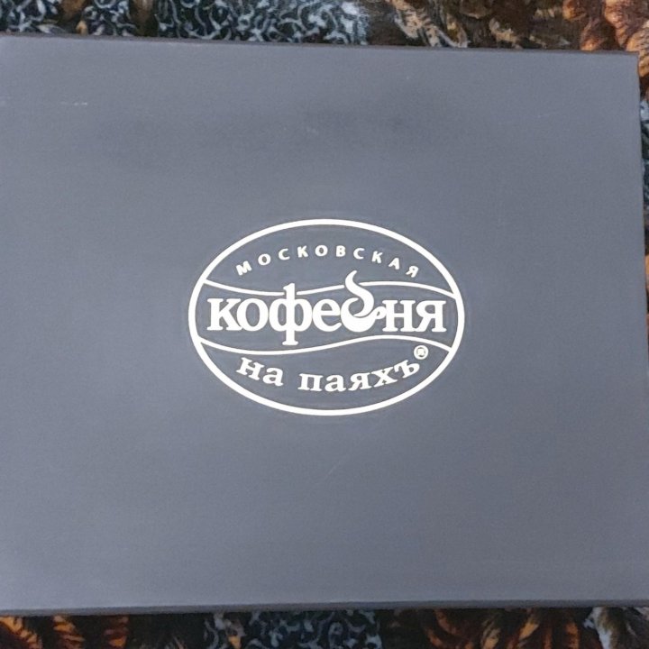 Подарочная коробка