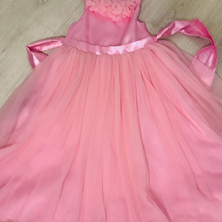 Платье нежное для маленькой принцессы