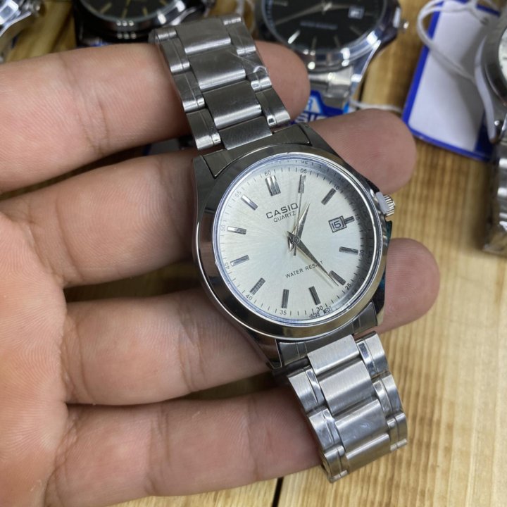 Часы Casio Quartz серебро