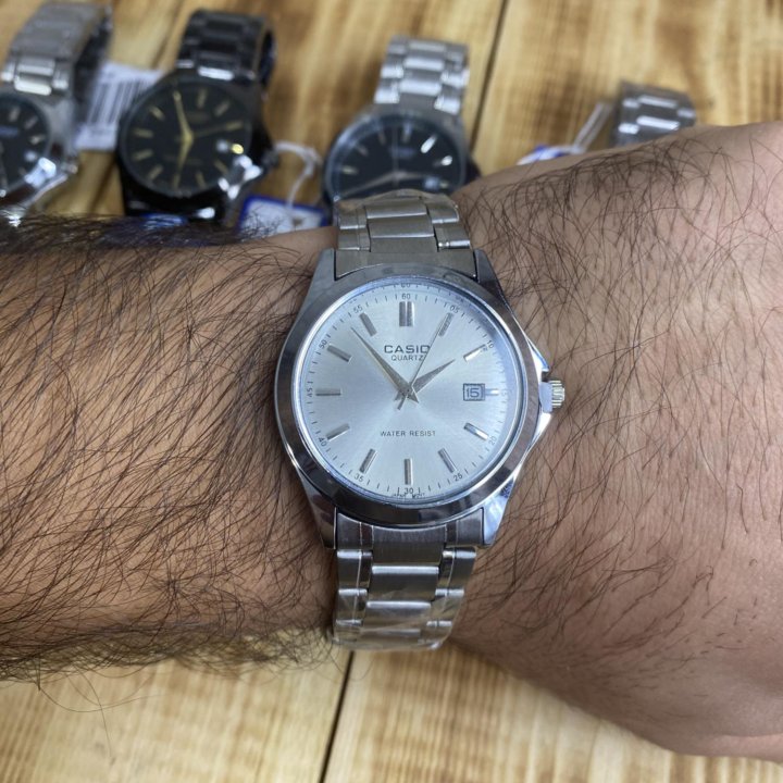 Часы Casio Quartz серебро