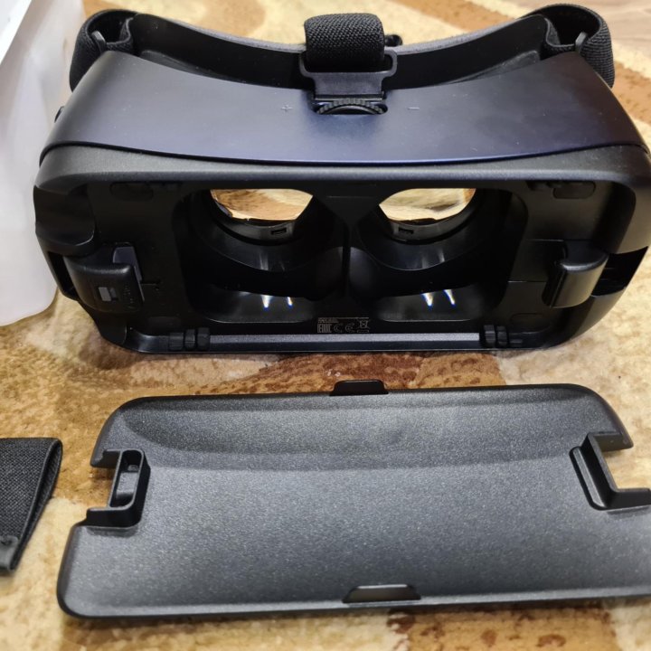 Продам очки виртуальной реальности Samsung Gear VR