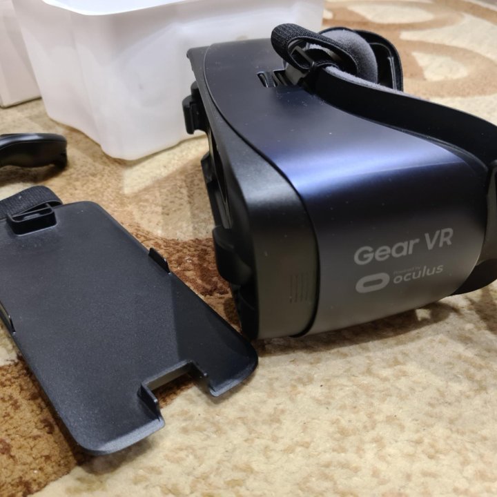 Продам очки виртуальной реальности Samsung Gear VR