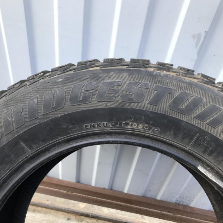 Зимние шины 235/60 R16