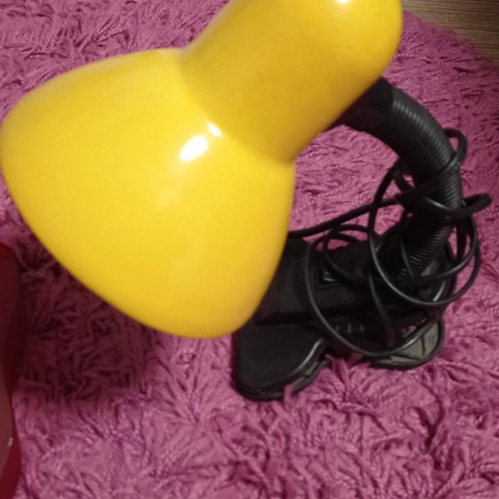 Настольная лампа