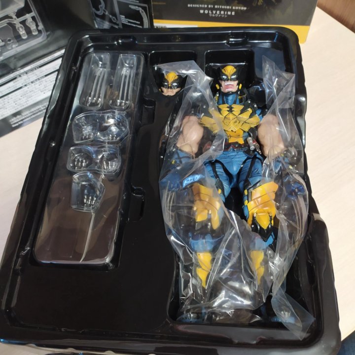 Фигурка Play Arts Wolverine 26cm