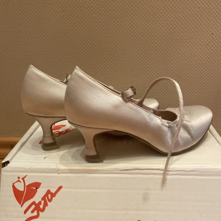 Туфли белые стандарт