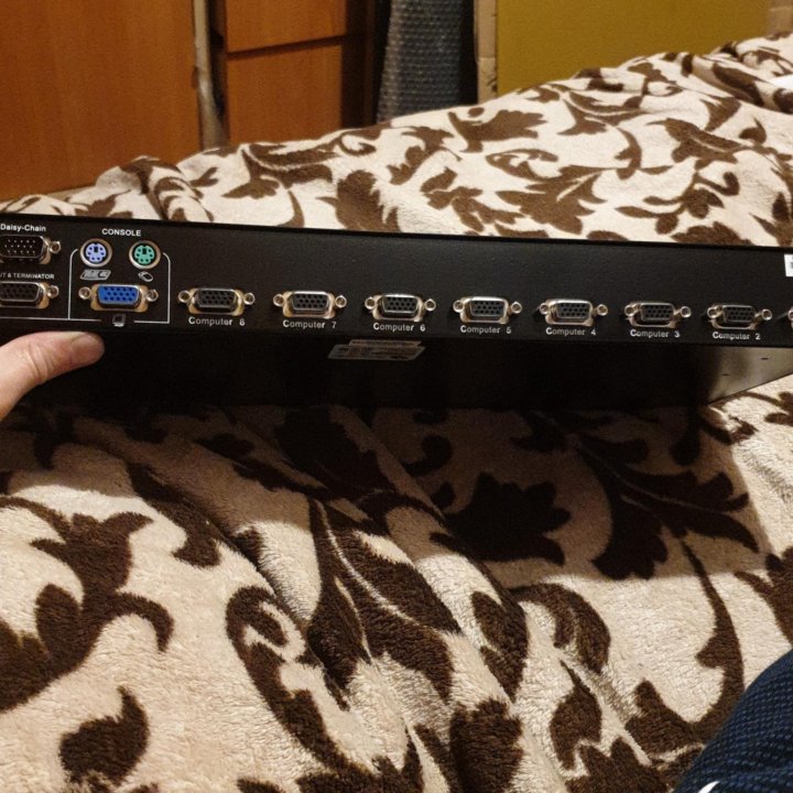 KVM switch Avocent SwitchView 1000