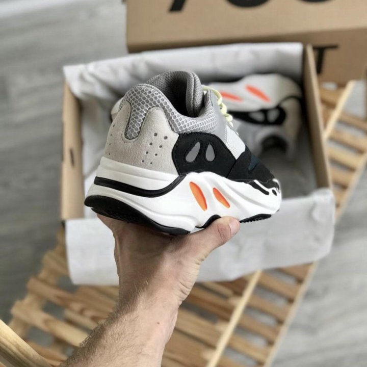 Кроссовки Adidas Yeezy 700