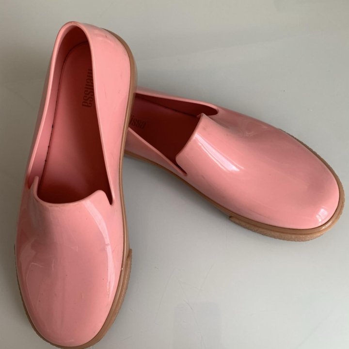 Продам обувь Melissa